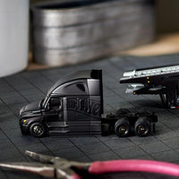 Hot Wheels Freightliner Cascadia Elite 64 Black Collectors Transporter 1:64 Diecast