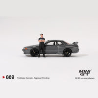 Mini GT #869 Nissan Skyline GT-R (R32) with Mastuda Figure Tsugio Matsuda Collection