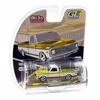 Greenlight 1:64 1972 Chevrolet C-10 Short Bed Custom Green and White 1352002