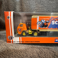 M2 Machines 1970 Dodge L600 COE & 1970 Dodge Super Bee S35 CHASE