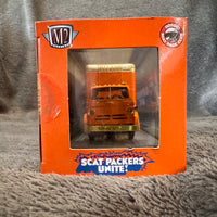 M2 Machines 1970 Dodge L600 COE & 1970 Dodge Super Bee S35 CHASE