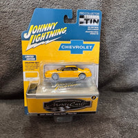 Johnny Lightning 2002 Chevy Monte Carlo Pace Car White Lightning CHASE with Collector Tin