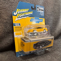 Johnny Lightning 2002 Chevy Monte Carlo Pace Car White Lightning CHASE with Collector Tin