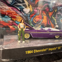 M2 Machines 1964 Chevrolet Impala SS - 409 Convertible Low Riders Diorama w/ Lady Figures 67500-MJS02 CHASE