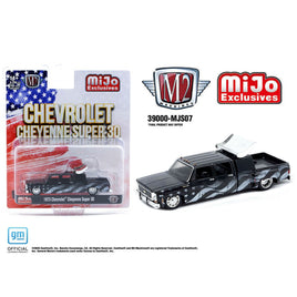 M2 Machines 1973 Chevrolet Cheyenne Super 30 Stars & Stripes
