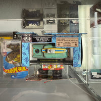 M2 Machines Maui & Sons 1957 Chevrolet 150 Handyman Station Wagon CHASE R60