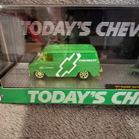 M2 Machines 1971 Chevrolet Van G10 & 1985 Chevrolet Camaro IROC-Z R94 CHASE