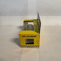 M2 Machines Mooneyes 1960 VW Delivery Van 1:64 Yellow/Black Diecast