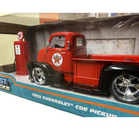 Jada Just Trucks 1952 Chevrolet CEO Pickup w/ Texaco Gas Pump
