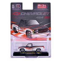 M2 Machines 1992 Chevrolet C1500 SS 454 Two-Tone White with Grey MJS92