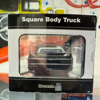 M2 Machines 1975 Chevrolet Silverado Square Body CHASE S40 1:24 Diecast